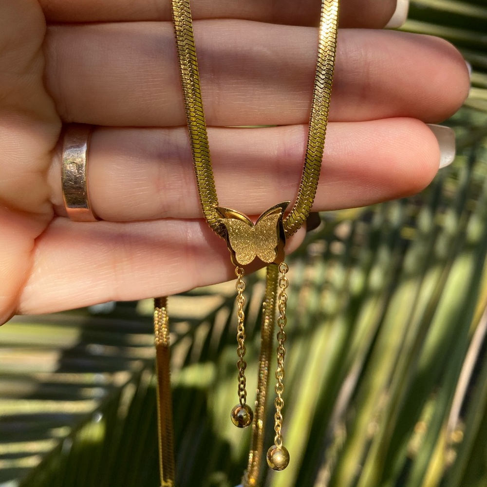 New 18k gold plated butterfly π¦ necklace - Picture 2 of 4